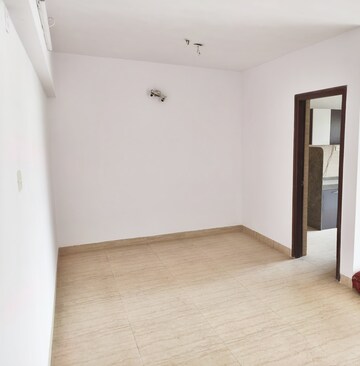 Room in 3 BHK Apartment at HDIL Metropolis Residences, Andheri West – for Rent