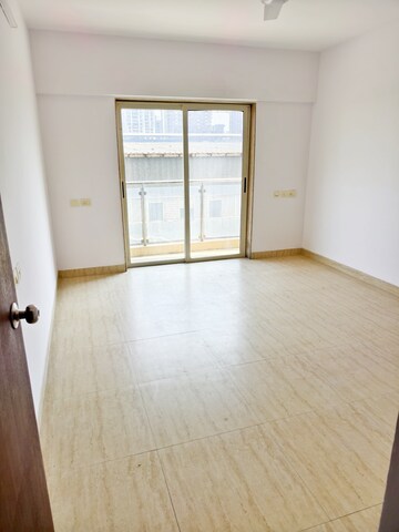Room in 3 BHK Apartment at HDIL Metropolis Residences, Andheri West – for Rent