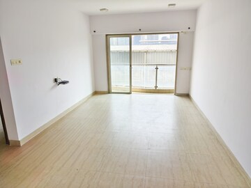 Room in 3 BHK Apartment at HDIL Metropolis Residences, Andheri West – for Rent