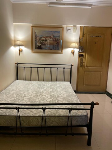 Bedroom in 1 RK Apartment at pooja apartment Bandra, Bandra West – for Rent
