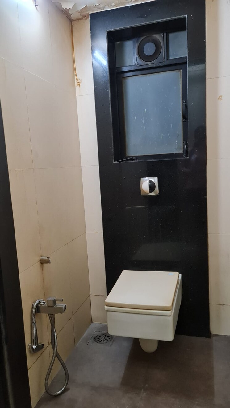 Bathroom, worli 2.5 Bedroom 1000 Sq.Ft. Apartment In Worli Mumbai 8301243