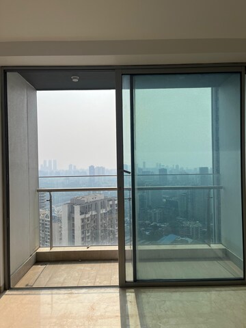 Room in 3 BHK Apartment at Oberoi Sky City, Borivali East – for Rent