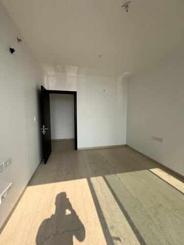 Room in 3 BHK Apartment at Oberoi Sky City, Borivali East – for Rent