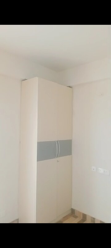 Room in 1 BHK Apartment at VVIP Nest, Raj Nagar Extension – for Rent