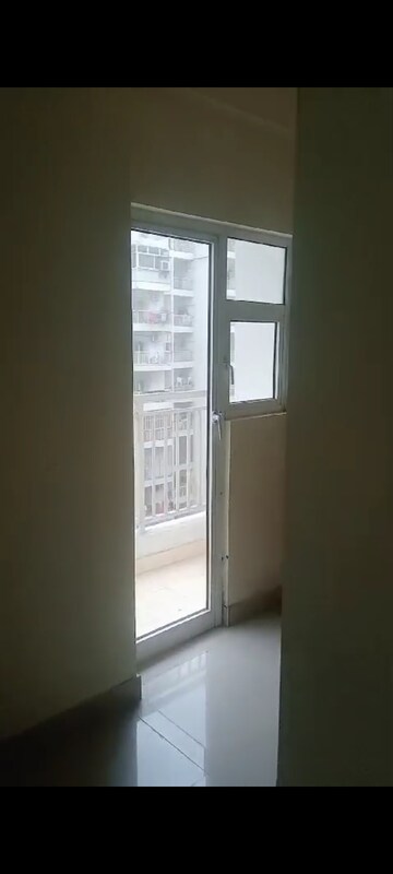 Room in 1 BHK Apartment at VVIP Nest, Raj Nagar Extension – for Rent