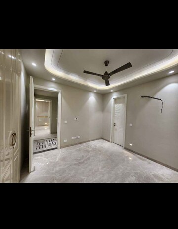 Room in 3 BHK Builder Floor at Paschim Vihar – for Rent