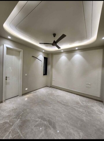 Room in 3 BHK Builder Floor at Paschim Vihar – for Rent