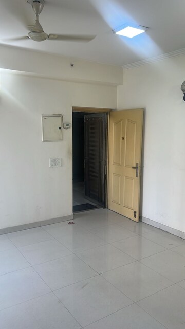 Room in 3 BHK Apartment at Maxblis White House, Sector 75 – for Rent
