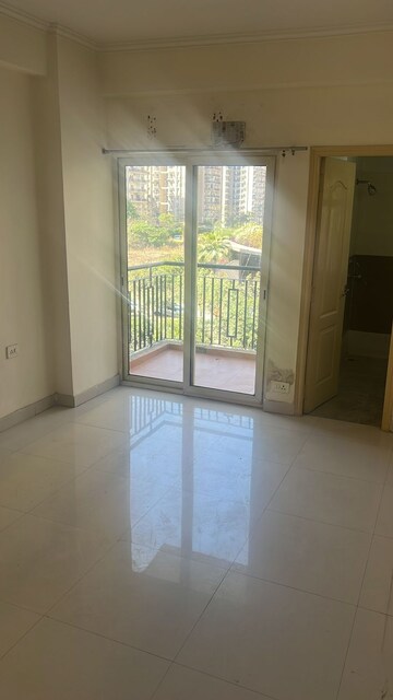 Room in 3 BHK Apartment at Maxblis White House, Sector 75 – for Rent