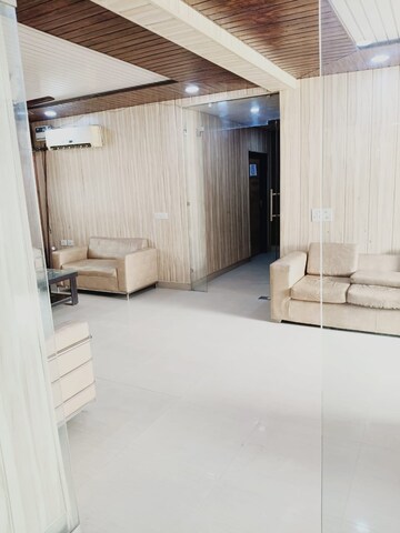 Room in 2 BHK Apartment at Mahagun Mirabella, Sector 79 – for Rent