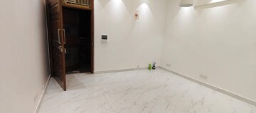 Room in 2 BHK Builder Floor at Khirki Extension – for Rent