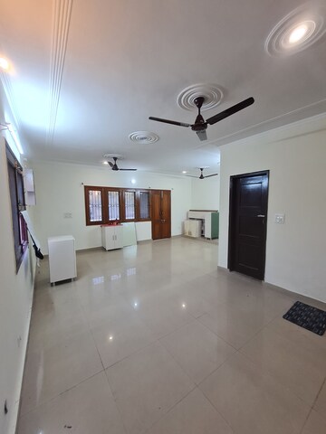 Master Bedroom in 3 BHK Villa at Arun Vihar Sector 37, Sector 37 – for Rent