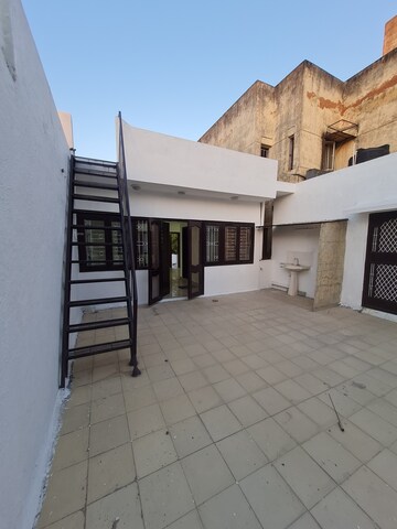 3 BHK Villa – Exterior View View at Arun Vihar Sector 37, Sector 37 - for Rent