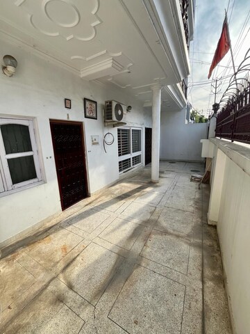 Parking in 6 BHK Independent House at Indira Nagar – for Sale