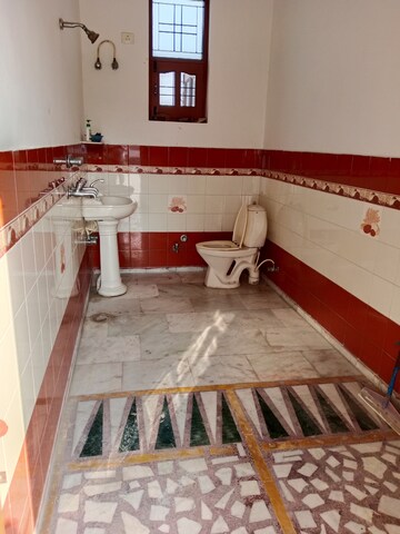 Attached Bathroom in 1 BHK Builder Floor at Sector 6 – for Rent