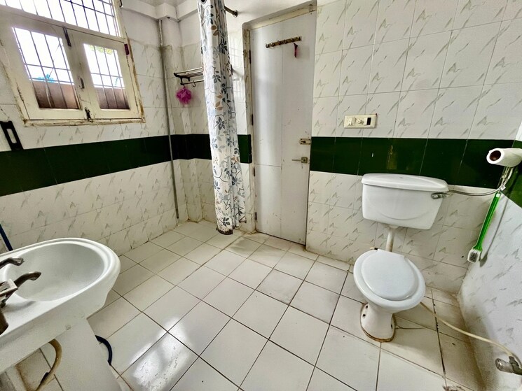 Bathroom, us-pine-homes 3 Bedroom 1900 Sq.Ft. Apartment In Dhakoli Zirakpur 8301485