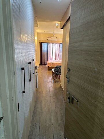 Room in 1 RK Apartment at Gaur Runway Suites, Gaur Yamuna City – for Rent