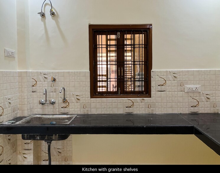 Room, gomti nagar 4 Bedroom 1250 Sq.Ft. Independent House In Gomti Nagar Lucknow 8301504