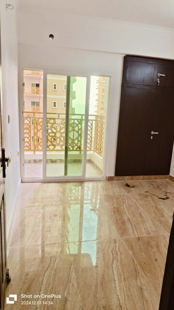 Room in 2 BHK Apartment at Migsun Vilaasa, Eta Ii Greater Noida – for Rent