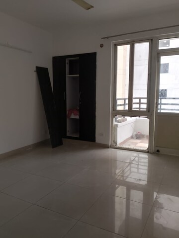 Room in 2 BHK Apartment at Stellar Mi Citihomes, Omicron Iii Greater Noida – for Rent