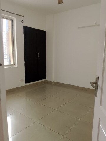 Room in 2 BHK Apartment at Stellar Mi Citihomes, Omicron Iii Greater Noida – for Rent