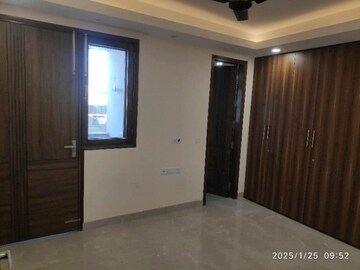 Room in 2 BHK Builder Floor at Kalkaji – for Rent