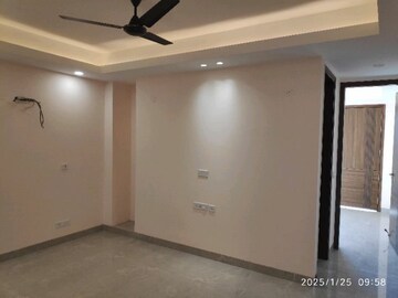 Room in 2 BHK Builder Floor at Kalkaji – for Rent