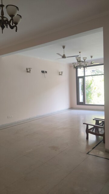 Room in 5 BHK Independent House at Sector 21 – for Sale
