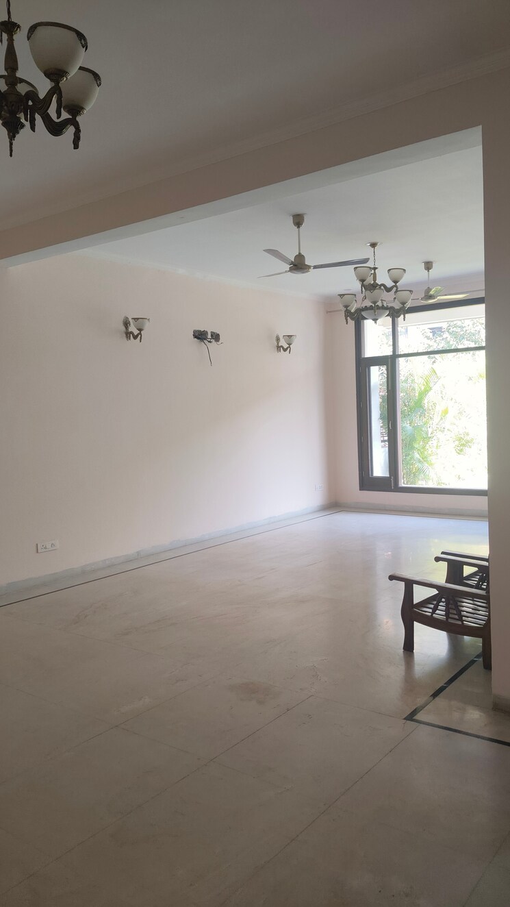 Room, sector 21 5 Bedroom 162 Sq.Yd. Independent House In Sector 21 Panchkula 8301535