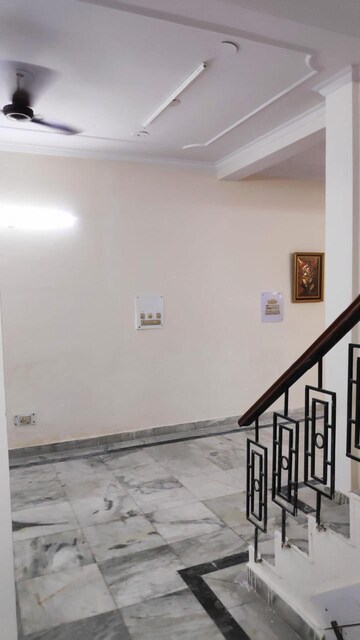 Room in 2 BHK Builder Floor at Tulip Mall, Sector 46 – for Rent