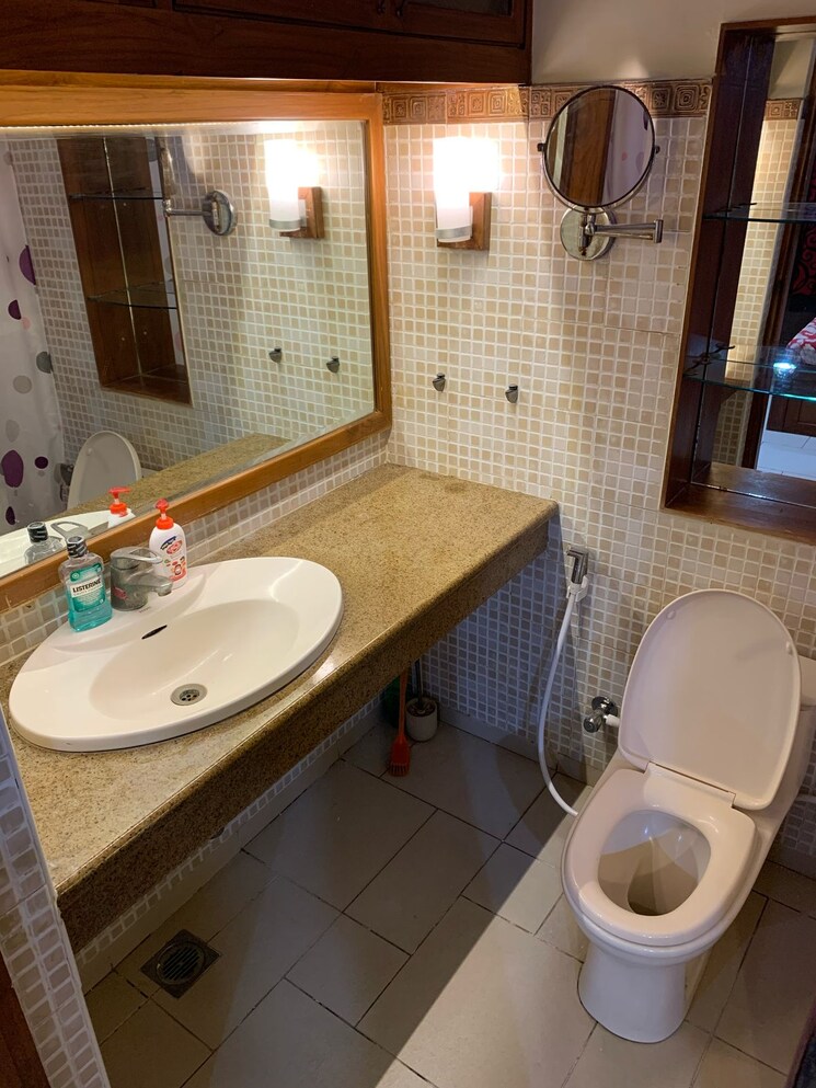 Bathroom, vadapalani 2 Bedroom 1200 Sq.Ft. Apartment In Vadapalani Chennai 8301545