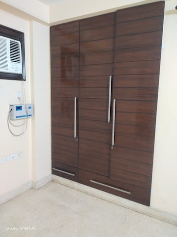 Room in 3 BHK Builder Floor at South Extension ii – for Sale