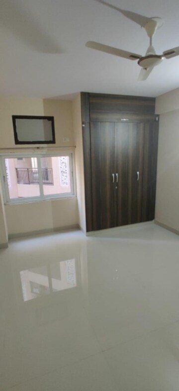 Room in 2.5 BHK Apartment at Gandhi Path – for Sale