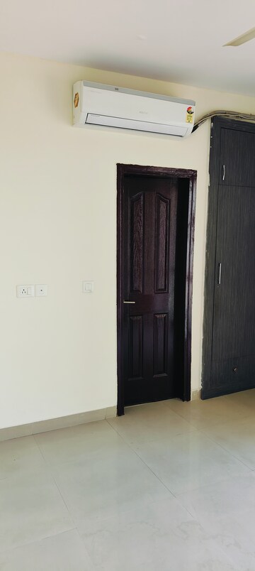Room in 3 BHK Apartment at BPTP Park Prime, Sector 66 – for Sale