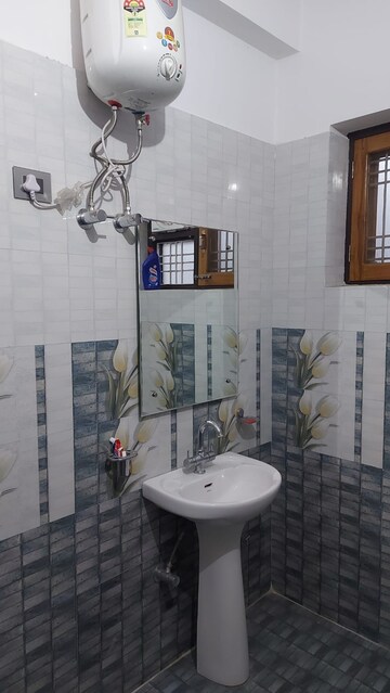 Bathroom in 2 BHK Independent House at Gomti Nagar – for Rent