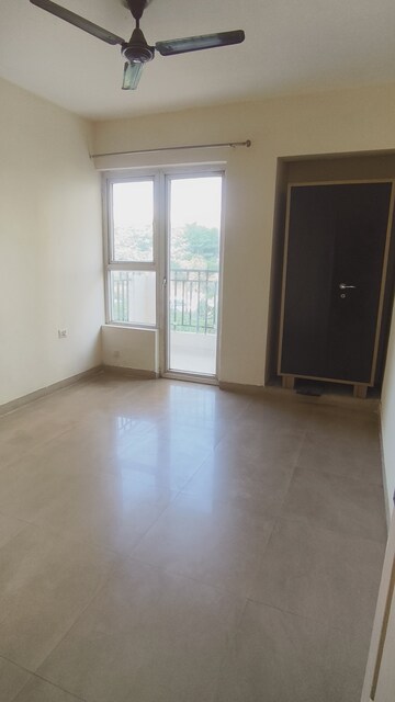 Furnished Amenities in 3 BHK Apartment at Mapsko Paradise, Sector 83 – for Rent