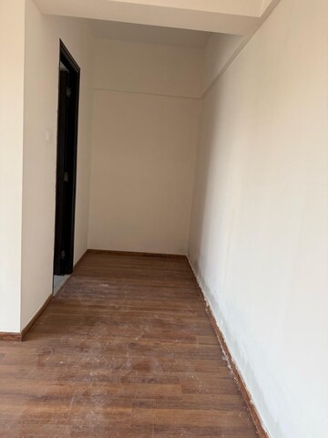 Room in 3.5 BHK Apartment at Commerce Centre One, Goregaon West – for Rent