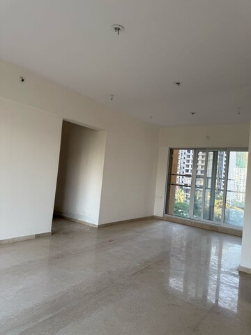 Room in 4 BHK Apartment at Rajesh Raj Infinia, Malad West – for Rent