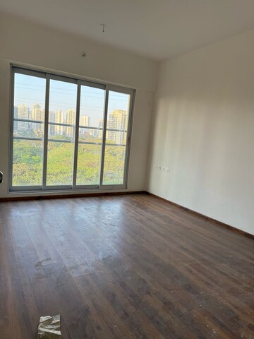 Room in 4 BHK Apartment at Rajesh Raj Infinia, Malad West – for Rent