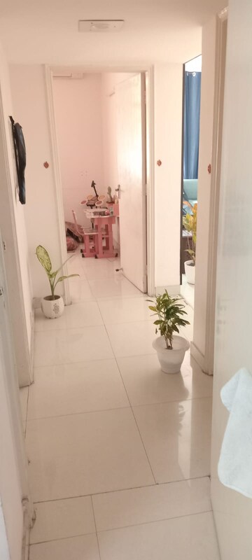 Master Bedroom in 2.5 BHK Apartment at Unitech Residency Greens, Sector 46 – for Rent