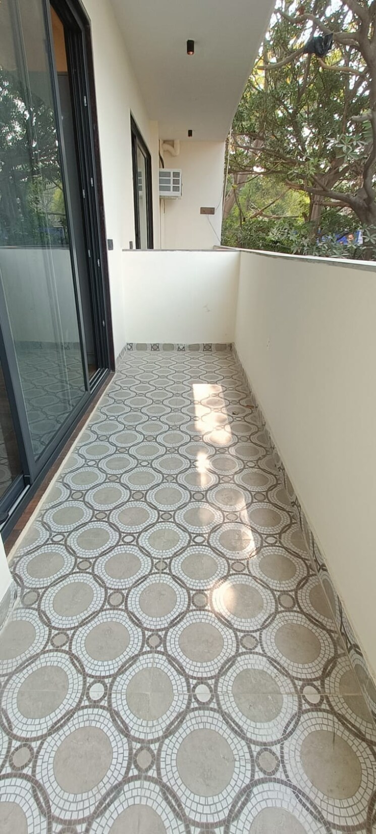 Balcony, dlf-oakwood-estate 4 Bedroom 1750 Sq.Ft. Apartment In Dlf Phase ii Gurgaon 8301850