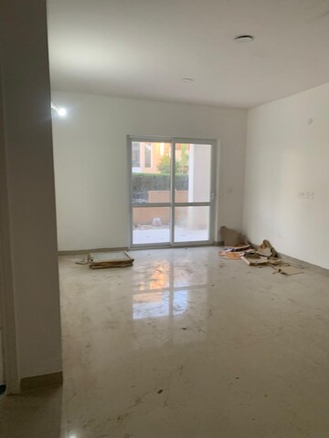 Room in 3.5 BHK Apartment at BPTP Park 81, Sector 81 – for Rent