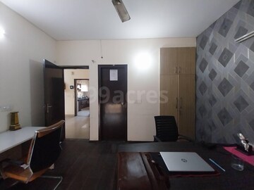 Team Area in 3 BHK Builder Floor at BPTP Park 81, Sector 81 – for Sale