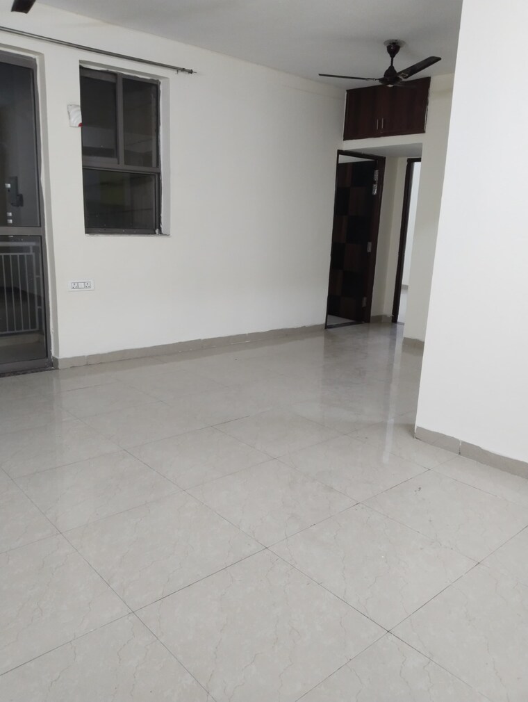 Living Room, unitech-uniworld-gardens-2 2 Bedroom 973 Sq.Ft. Apartment In Sector 47 Gurgaon 8302023