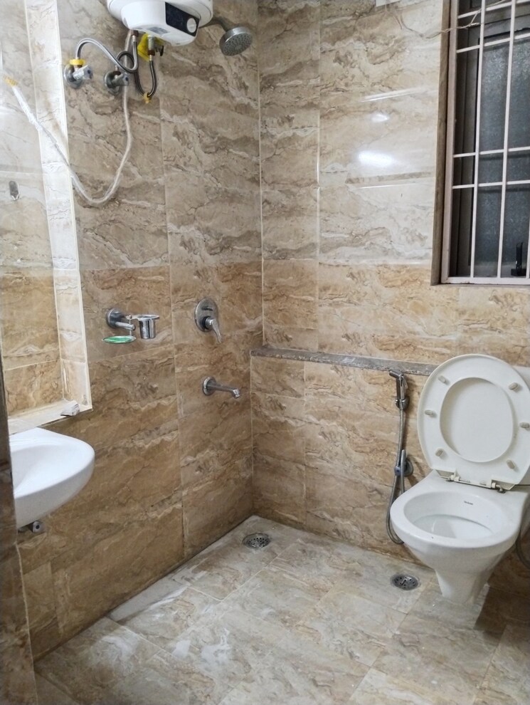 Bathroom, unitech-uniworld-gardens-2 2 Bedroom 973 Sq.Ft. Apartment In Sector 47 Gurgaon 8302023