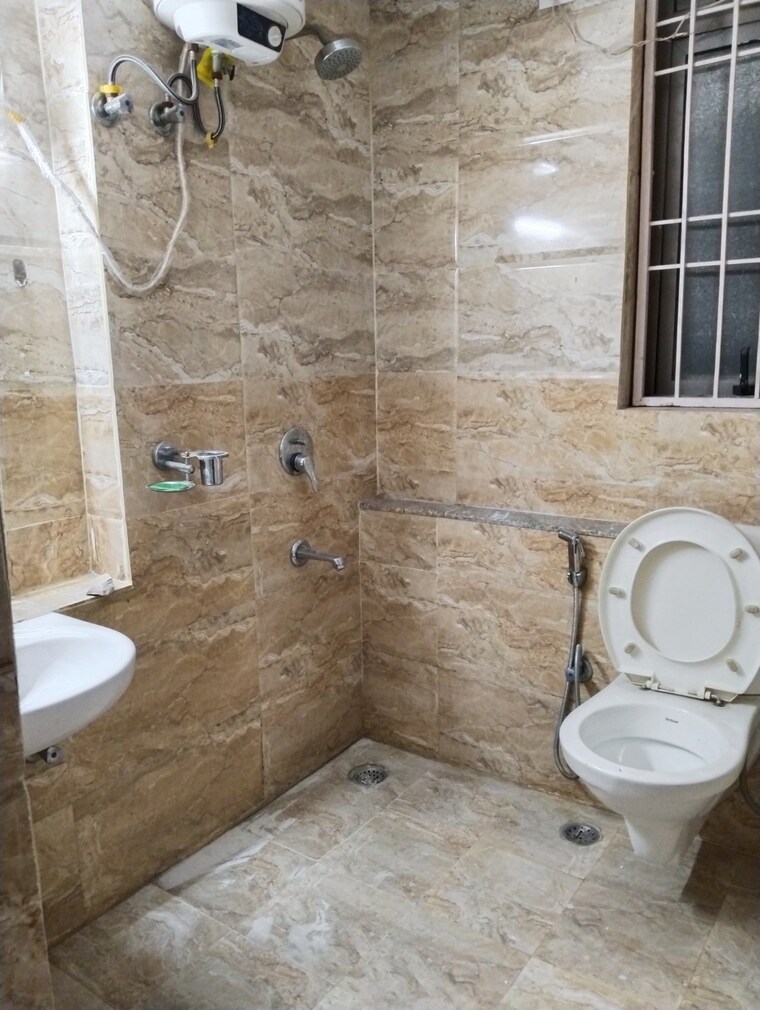 Bathroom, unitech-uniworld-gardens-2 2 Bedroom 973 Sq.Ft. Apartment In Sector 47 Gurgaon 8302023
