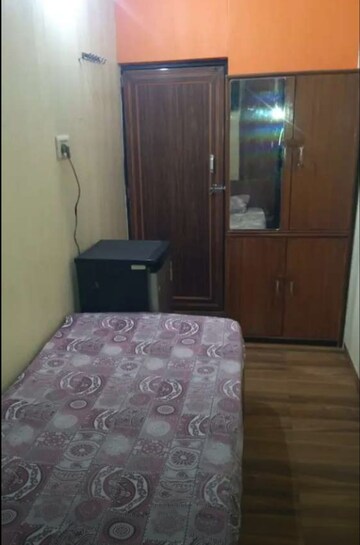 Master Bedroom in 1 BHK Builder Floor at Aliganj – for Rent