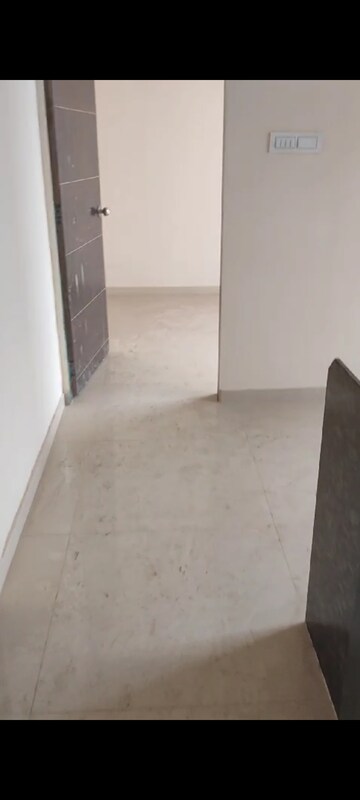 Room in 1 BHK Apartment at Parasnath Nagari, Naigaon East – for Rent