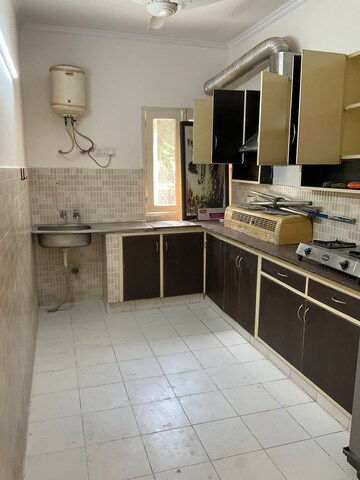 Kitchen in 2.5 BHK Builder Floor at Nizamuddin – for Rent
