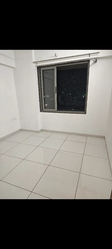 Room in 3 BHK Apartment at Shivalik Sharda Park View 2, Shela – for Rent